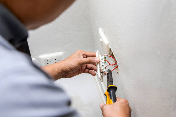 Best Licensed Electrician  in Hutchinson, KS